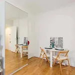 Charming Studio With Eiffel Tower Views In Pariss 15Th