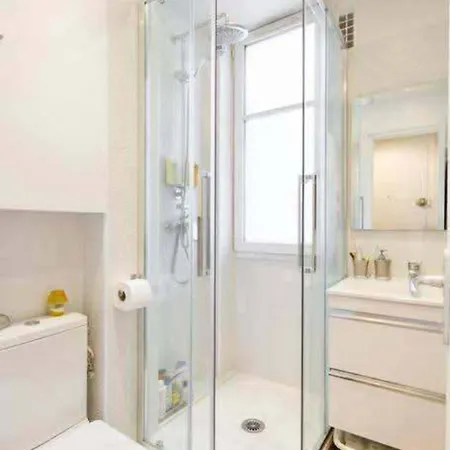 Charming With Eiffel Tower Views In Pariss 15th Apartment *
