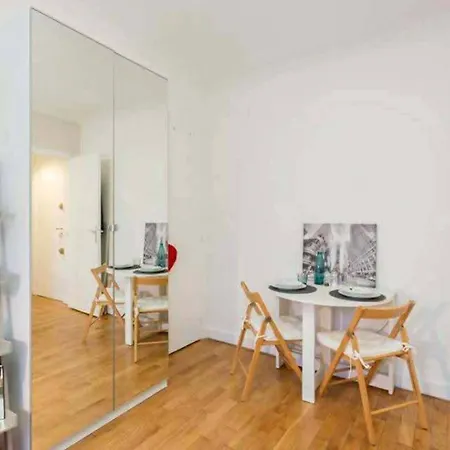 Charming With Eiffel Tower Views In Pariss 15th Appartamento