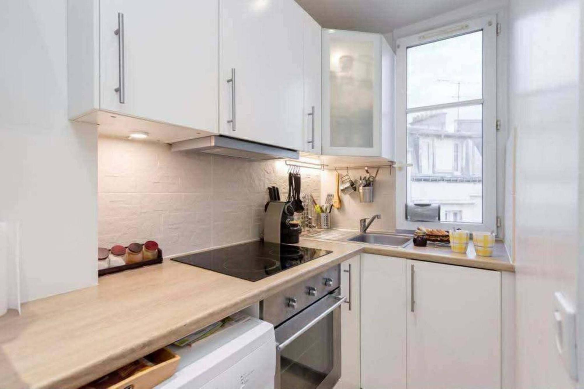 Apartment Charming With Eiffel Tower Views In Pariss 15th